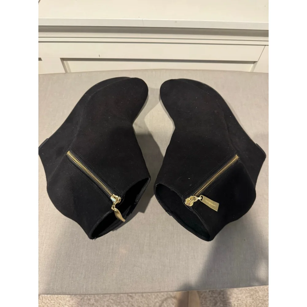 Women's Christian Siriano Black Wedge Platform Ankle Boots Size 10 Gold Zipper